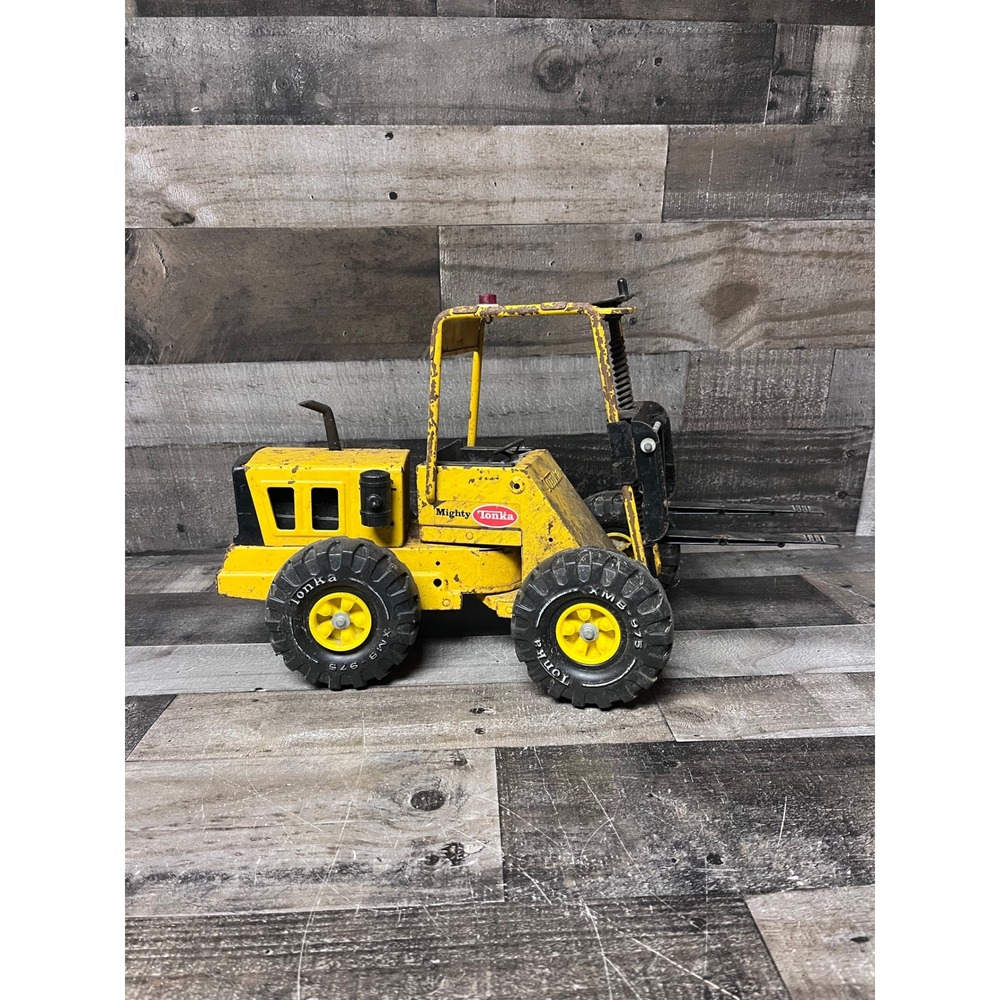 Vintage Tonka Mighty Forklift Pressed Steel Toy Construction Vehicle Yellow